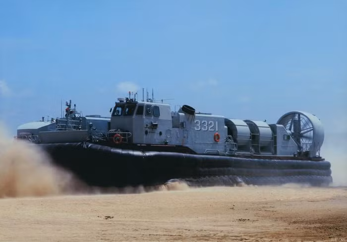 Tàu đệm khí Type 726 do Trung Quốc tự nghiên cứu phát triển