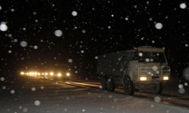 Pháo binh 2 Trung Quốc: Đội xe trong đêm Pháo binh 2 Trung Quốc: Đội xe trong đêm