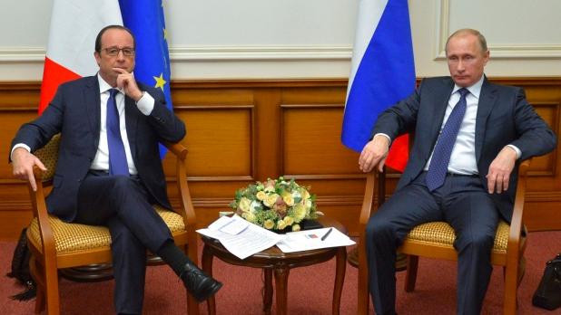 Ngày 6 tháng 12 năm 2014, Tổng thống Nga Vladimir Putin (phải) và Tổng thống Pháp Francois Hollande tổ chức hội đàm Ngày 6 tháng 12 năm 2014, Tổng thống Nga Vladimir Putin (phải) và Tổng thống Pháp Francois Hollande tổ chức hội đàm