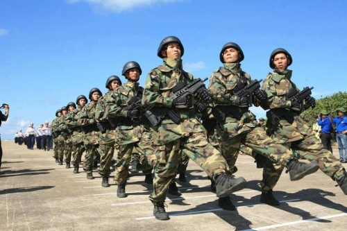 Súng trường tấn công TAR-21 của Hải quân đánh bộ Việt Nam (nguồn báo Nhân Dân, TQ) Súng trường tấn công TAR-21 của Hải quân đánh bộ Việt Nam (nguồn báo Nhân Dân, TQ)