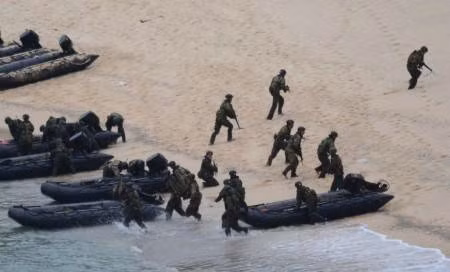 Lực lượng Phòng vệ Mặt đất/Trên Biển/Trên không lần đầu tiên tổ chức diễn tập đổ bộ liên hợp (ảnh tư liệu) Lực lượng Phòng vệ Mặt đất/Trên Biển/Trên không lần đầu tiên tổ chức diễn tập đổ bộ liên hợp (ảnh tư liệu)