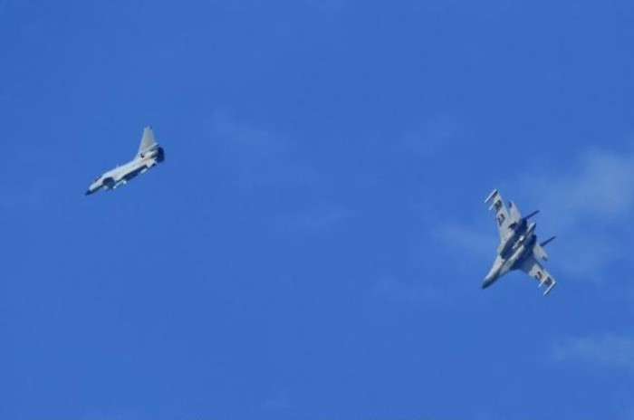 Máy bay chiến đấu J-10 và J-11 Không quân Trung Quốc huấn luyện