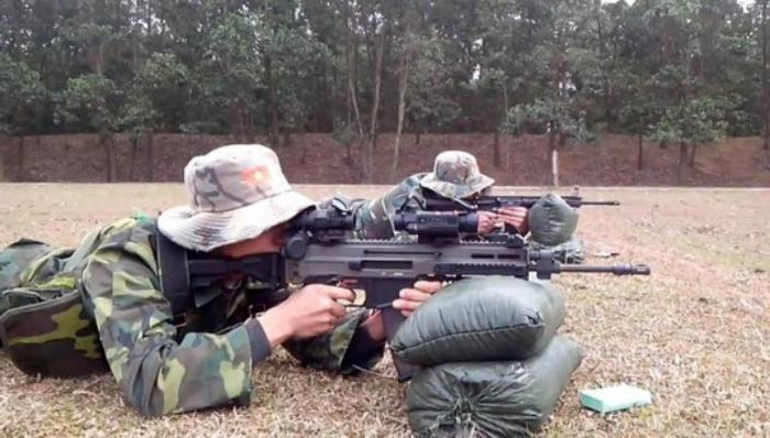 Súng trường CZ805 của Quân đội Việt Nam (nguồn báo Nhân Dân, TQ) Súng trường CZ805 của Quân đội Việt Nam (nguồn báo Nhân Dân, TQ)