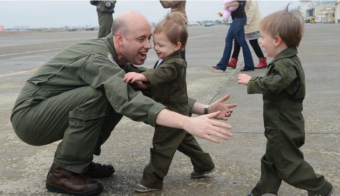 Binh sĩ Hải quân Mỹ và gia đình