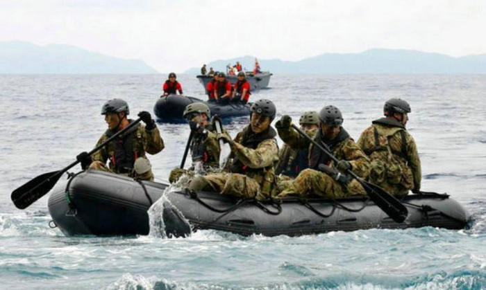 Lực lượng Phòng vệ tổ chức diễn tập liên hợp đoạt lại đảo nhỏ Lực lượng Phòng vệ tổ chức diễn tập liên hợp đoạt lại đảo nhỏ