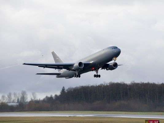 Máy bay tiếp dầu trên không KC-46A Mỹ