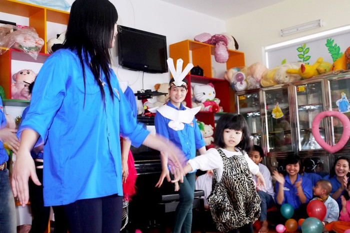 Đây cũng là dịp tạo điều kiện để sinh viên được giao lưu, học hỏi, tiếp xúc thực tế, nhằm xây dựng được cho bản thân mình một cách sống đúng đắn.