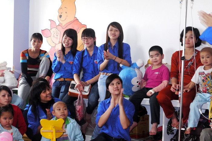 Hoạt động tình nguyện này cũng là dịp để thể hiện tinh thần đoàn kết, gắn bó giữa sinh viên với sinh viên, giữa sinh viên với cộng đồng.