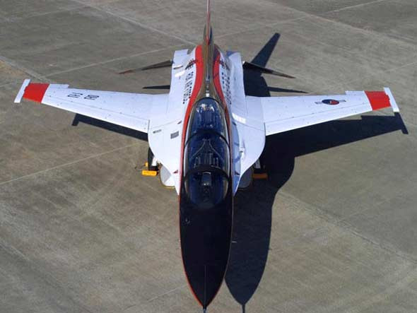 Các nguồn tin cho biết, Không quân Đài Loan rất có khả năng thông qua Mỹ để mua máy bay huấn luyện T-50 của Hàn Quốc. Tuy nhiên, dư luận cho rằng, do Hàn Quốc phụ thuộc lớn vào Trung Quốc về kinh tế, bán vũ khí cho Đài Loan là vấn đề rất nhạy cảm, nên Hàn Quốc khó mà mạo hiểm với Trung Quốc.