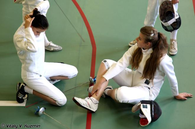 Các nữ sinh học đấu kiếm Các nữ sinh học đấu kiếm