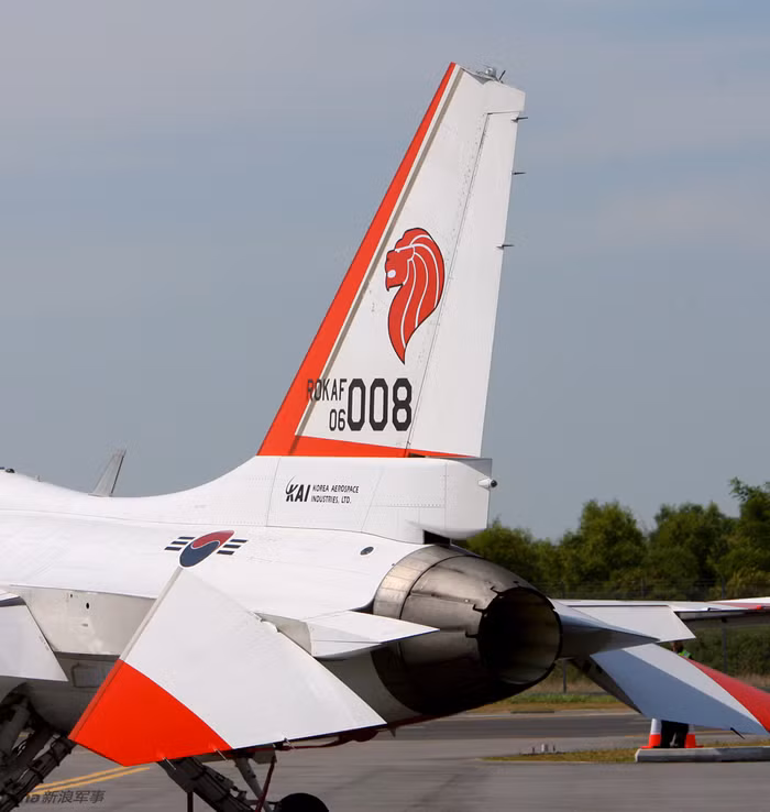 Ngoài việc đạt được độ cao lý tưởng, radar kiểm soát nhiều kiểu của T-50 Golden Eagle cũng đáng chú ý. T-50 sử dụng radar kiểm soát hỏa lực đa chế độ APG-67(V)4. Đây là phiên bản nâng cấp của radar được sử dụng cho các máy bay chiến đấu hiện nay, do công ty Lockheed Martin Mỹ chế tạo. Radar này không chỉ đáp ứng nhu cầu LIFT, mà còn có thể sử dụng cho máy bay tác chiến đa nhiệm vụ như A-50.