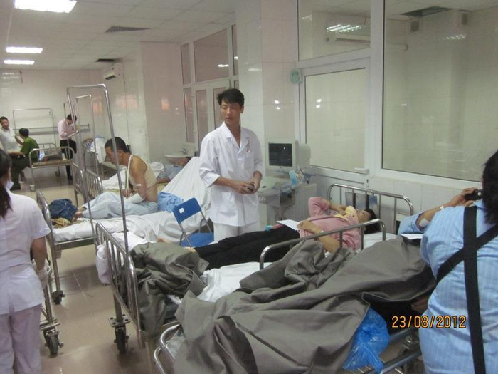 Các nạn nhân bị thương đang nằm điều trị tại Bệnh viện 115 Nghệ An Các nạn nhân bị thương đang nằm điều trị tại Bệnh viện 115 Nghệ An