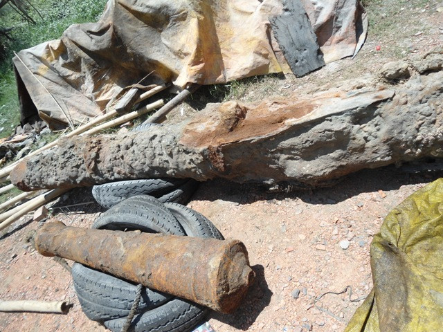 Trưa 21/8, cán bộ Phòng văn hóa TP Vinh cho biết, cơ quan này đang phối hợp với các nhà nghiên cứu, Bảo tàng tỉnh Nghệ An xác định niên đại của hai khẩu thần công Trưa 21/8, cán bộ Phòng văn hóa TP Vinh cho biết, cơ quan này đang phối hợp với các nhà nghiên cứu, Bảo tàng tỉnh Nghệ An xác định niên đại của hai khẩu thần công