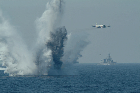 Máy bay P-3C của Lực lượng Phòng vệ Biển Nhật Bản diễn tập săn ngầm Máy bay P-3C của Lực lượng Phòng vệ Biển Nhật Bản diễn tập săn ngầm