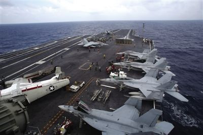 Tàu sân bay USS George Washington Hải quân Mỹ trên biển Đông (ảnh tư liệu) Tàu sân bay USS George Washington Hải quân Mỹ trên biển Đông (ảnh tư liệu)