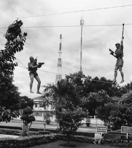 Đặc công Việt Nam dùng dây thừng để huấn luyện
