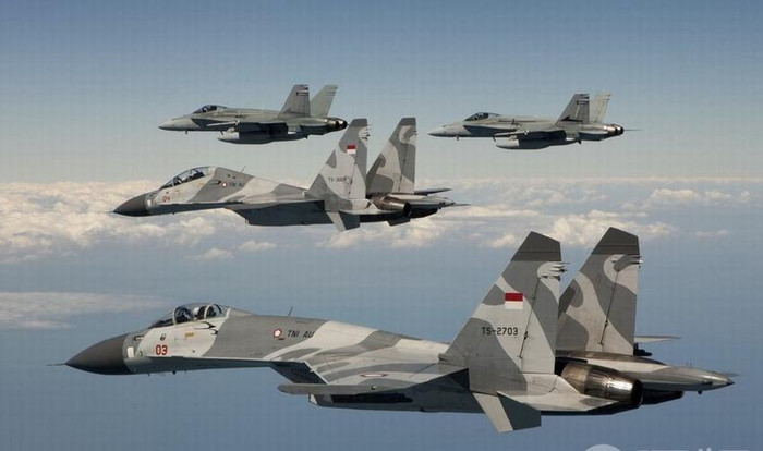 Máy bay chiến đấu Su-27 và Su-30 của Indonesia cùng bay với máy bay F/A-18 của Australia (ảnh tư liệu)