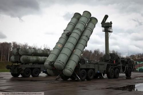 Xe phóng tên lửa phòng không S-400 Nga Xe phóng tên lửa phòng không S-400 Nga