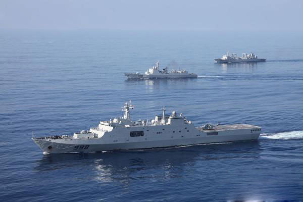 Hạm đội Nam Hải trong một cuộc tập trận đánh chiếm đảo năm 2013 (nguồn: military.dwnews.com) Hạm đội Nam Hải trong một cuộc tập trận đánh chiếm đảo năm 2013 (nguồn: military.dwnews.com)