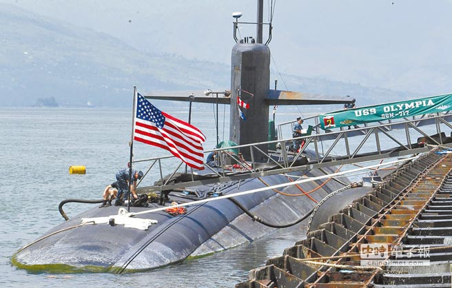 Tàu ngầm hạt nhân tấn công USS Olympia Mỹ tại vịnh Subic, Philippines vào ngày 8 tháng 10 năm 2012 Tàu ngầm hạt nhân tấn công USS Olympia Mỹ tại vịnh Subic, Philippines vào ngày 8 tháng 10 năm 2012