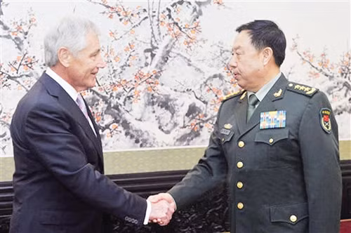 Ông Chuck Hagel và Phạm Trường Long