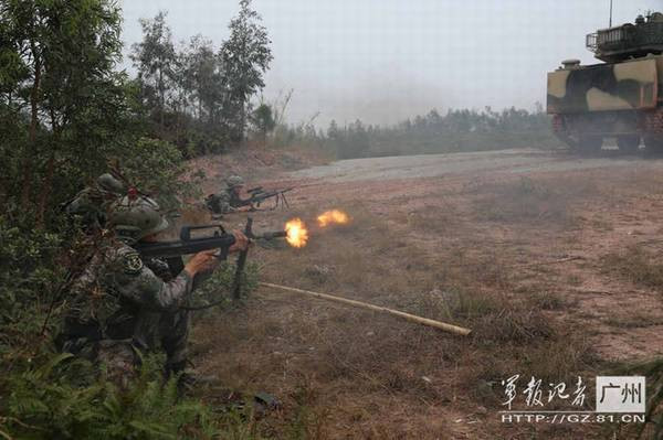 Cuối tháng 3 năm 2014, một sư đoàn của Đại quân khu Quảng Châu huấn luyện sát chiến đấu thực tế (nguồn Thời báo Hoàn Cầu, TQ) Cuối tháng 3 năm 2014, một sư đoàn của Đại quân khu Quảng Châu huấn luyện sát chiến đấu thực tế (nguồn Thời báo Hoàn Cầu, TQ)
