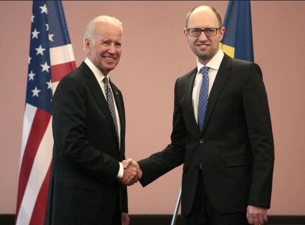 Phó Tổng thống Mỹ Joe Biden và Thủ tướng tạm quyền Ukraine Arseniy Yatsenyuk Phó Tổng thống Mỹ Joe Biden và Thủ tướng tạm quyền Ukraine Arseniy Yatsenyuk