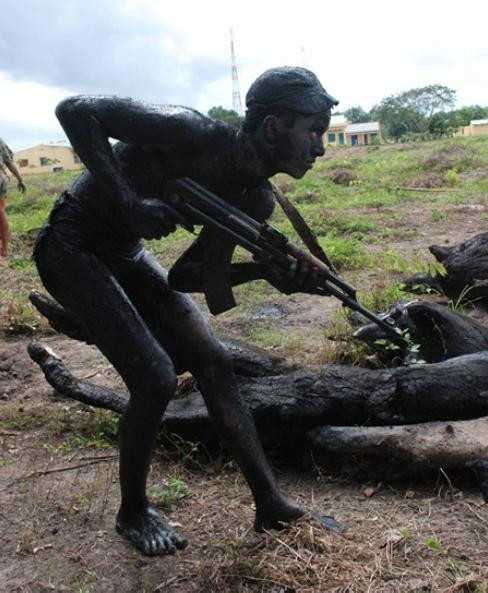 Đặc công Việt Nam huấn luyện (nguồn báo Quang Minh, TQ)