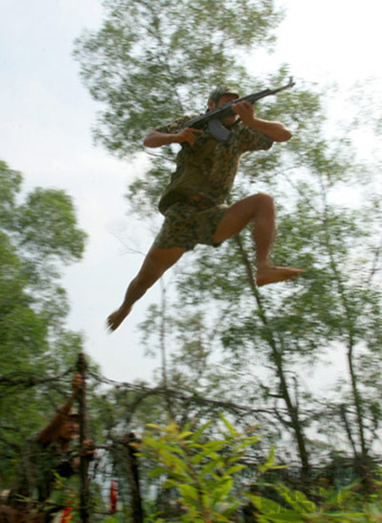 Đặc công Việt Nam huấn luyện (nguồn Tân Hoa xã)