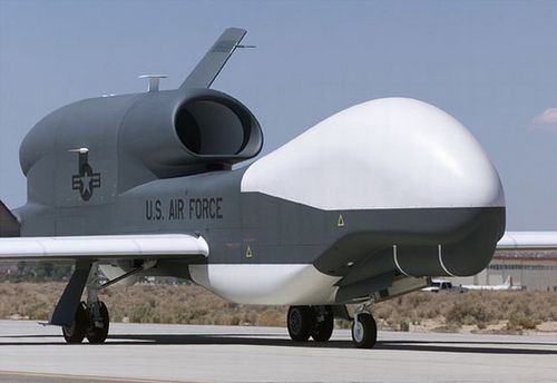 Trong 5 năm tới, Nhật Bản có kế hoạch mua 3 máy bay do thám không người lái Global Hawk của Mỹ để tăng cường khả năng giám sát biển. Trong 5 năm tới, Nhật Bản có kế hoạch mua 3 máy bay do thám không người lái Global Hawk của Mỹ để tăng cường khả năng giám sát biển.