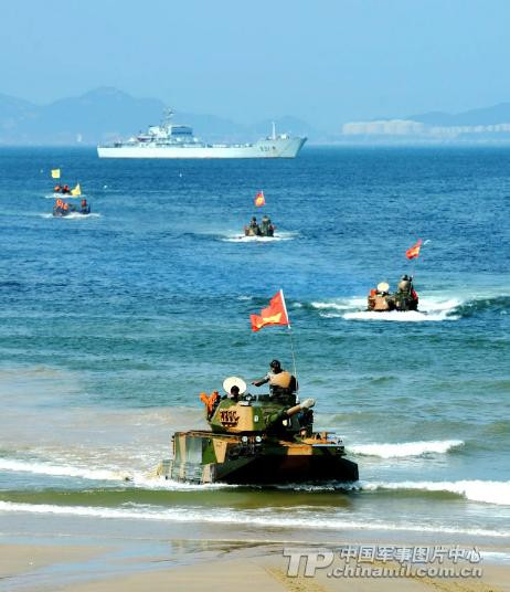 Quân đội Trung Quốc tiến hành tập trận đổ bộ. Ảnh tư liệu, nguồn: Chinamil.com.cn. Quân đội Trung Quốc tiến hành tập trận đổ bộ. Ảnh tư liệu, nguồn: Chinamil.com.cn.