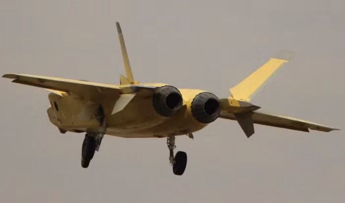 Máy bay chiến đấu tàng hình J-20 số hiệu 2101 Trung Quốc bay thử