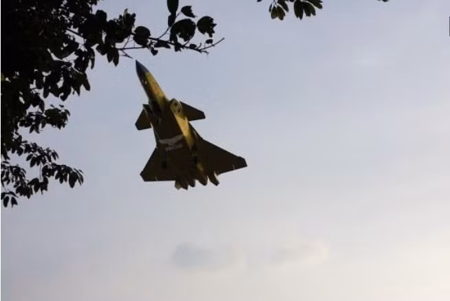 Máy bay chiến đấu tàng hình J-20 số hiệu 2101 Trung Quốc bay thử