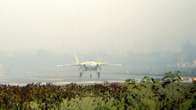 Máy bay chiến đấu tàng hình J-20 số hiệu 2101 Trung Quốc bay thử Máy bay chiến đấu tàng hình J-20 số hiệu 2101 Trung Quốc bay thử