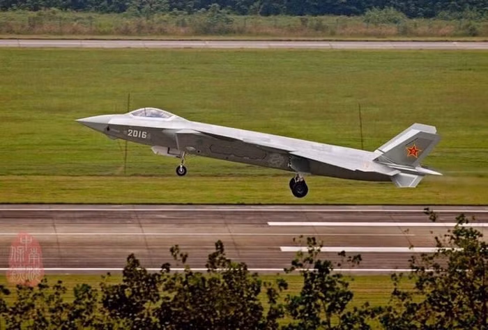 Máy bay chiến đấu tàng hình J-20 số hiệu 2016 Trung Quốc
