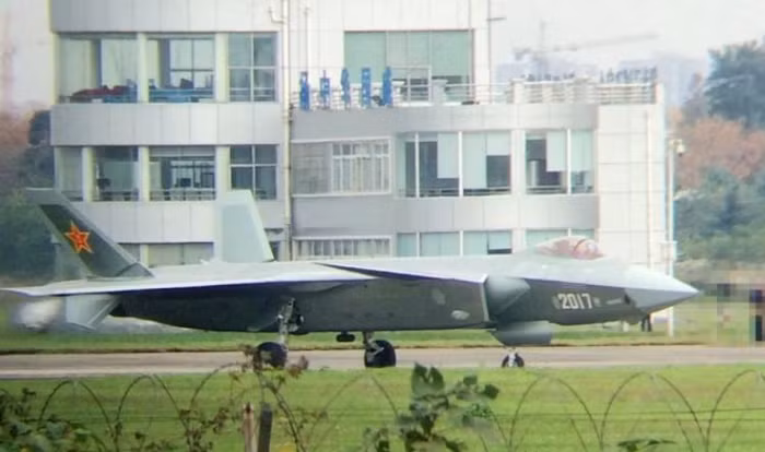 Máy bay chiến đấu tàng hình J-20 số hiệu 2017 Trung Quốc