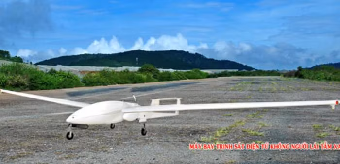 Máy bay trinh sát điện tử không người lái tầm xa Việt Nam