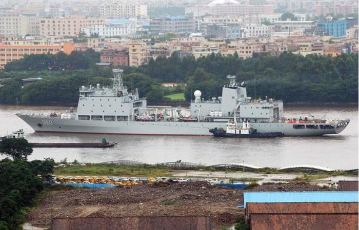 Tàu tiếp tế Lô Cô Hồ số hiệu 962 của Hạm đội Nam Hải, Hải quân Trung Quốc ngày 26/12/2015 Tàu tiếp tế Lô Cô Hồ số hiệu 962 của Hạm đội Nam Hải, Hải quân Trung Quốc ngày 26/12/2015