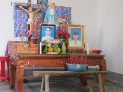 Bàn thờ của chị Khương, người phụ nữ bạc mệnh.