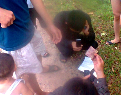 Khuyến mãi thẻ do 2 thanh niên này bán ra còn "khủng" hơn cả nhà mạng Viettel Khuyến mãi thẻ do 2 thanh niên này bán ra còn "khủng" hơn cả nhà mạng Viettel