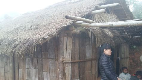 Cô Vi Thị Như chấp nhận xa chồng, xa 2 đứa con thơ để lên nơi rẻo cao Phà Khốm dạy học một mình (ảnh Xuân Hòa) Cô Vi Thị Như chấp nhận xa chồng, xa 2 đứa con thơ để lên nơi rẻo cao Phà Khốm dạy học một mình (ảnh Xuân Hòa)