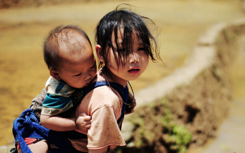 Chị em (ảnh chụp tại Mù Cang Chải). Chị em (ảnh chụp tại Mù Cang Chải).