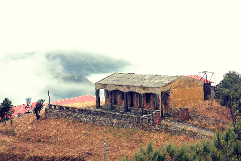 Những căn biệt thự cổ”cô đơn” trong sương lạnh.