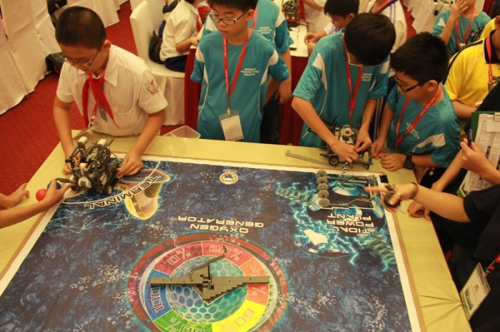 Một bàn thi đấu giữa các đội tuyển. >>Xem clip màn trình diễn siêu Robot của học sinh Việt Nam Hotgirl Yến Korea làm lu mờ cả hoa cỏ mùa xuân Á hậu Việt Đỗ Hoàng Anh - Ngôi sao sáng của ĐH Văn hóa Hà Nội >>Hoa khôi các trường đại học, cao đẳng Một bàn thi đấu giữa các đội tuyển. >>Xem clip màn trình diễn siêu Robot của học sinh Việt Nam Hotgirl Yến Korea làm lu mờ cả hoa cỏ mùa xuân Á hậu Việt Đỗ Hoàng Anh - Ngôi sao sáng của ĐH Văn hóa Hà Nội >>Hoa khôi các trường đại học, cao đẳng