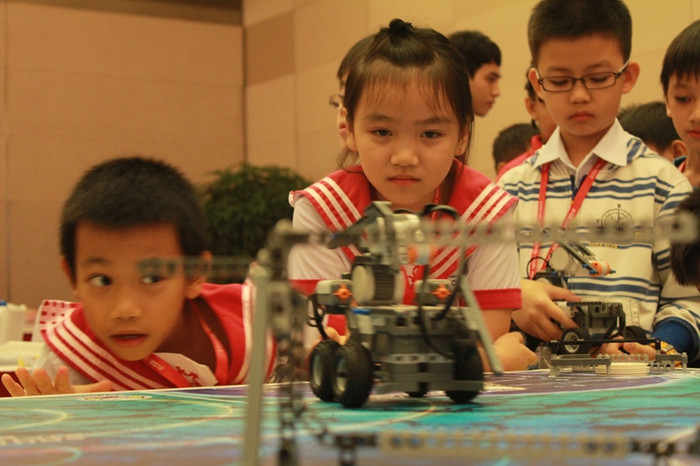 Chăm chú theo dõi Robot chuyển động. >>Xem clip màn trình diễn siêu Robot của học sinh Việt Nam Hotgirl Yến Korea làm lu mờ cả hoa cỏ mùa xuân Á hậu Việt Đỗ Hoàng Anh - Ngôi sao sáng của ĐH Văn hóa Hà Nội >>Hoa khôi các trường đại học, cao đẳng Chăm chú theo dõi Robot chuyển động. >>Xem clip màn trình diễn siêu Robot của học sinh Việt Nam Hotgirl Yến Korea làm lu mờ cả hoa cỏ mùa xuân Á hậu Việt Đỗ Hoàng Anh - Ngôi sao sáng của ĐH Văn hóa Hà Nội >>Hoa khôi các trường đại học, cao đẳng