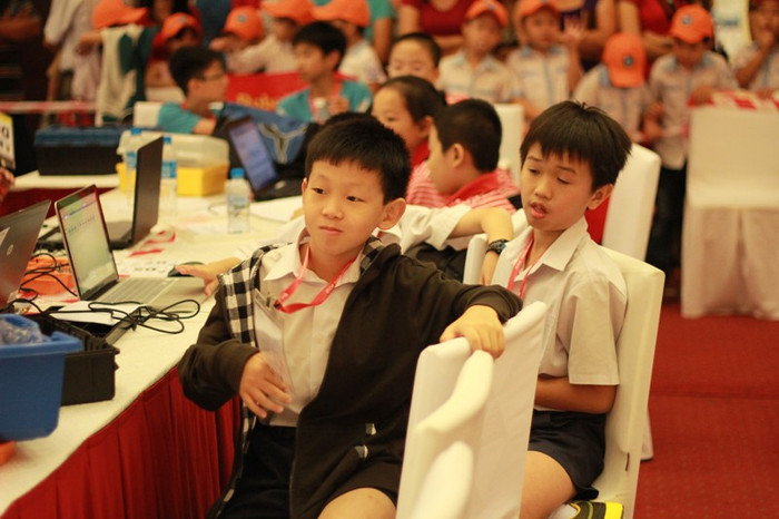 Vẻ mặt các thí sinh ngồi chờ tới lượt thi. Hotgirl Yến Korea làm lu mờ cả hoa cỏ mùa xuân Á hậu Việt Đỗ Hoàng Anh - Ngôi sao sáng của ĐH Văn hóa Hà Nội >>Hoa khôi các trường đại học, cao đẳng >>Xem clip màn trình diễn siêu Robot của học sinh Việt Nam Vẻ mặt các thí sinh ngồi chờ tới lượt thi. Hotgirl Yến Korea làm lu mờ cả hoa cỏ mùa xuân Á hậu Việt Đỗ Hoàng Anh - Ngôi sao sáng của ĐH Văn hóa Hà Nội >>Hoa khôi các trường đại học, cao đẳng >>Xem clip màn trình diễn siêu Robot của học sinh Việt Nam