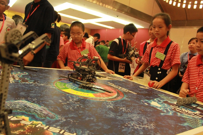 Học sinh Việt Nam trong buổi thi đấu Robotics 2012. Học sinh Việt Nam trong buổi thi đấu Robotics 2012.