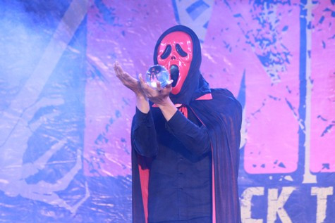 Phần trình diễn ảo thuật của một "thần chết" khiến người xem có nhiều ảo giác. Ảnh XT Phần trình diễn ảo thuật của một "thần chết" khiến người xem có nhiều ảo giác. Ảnh XT