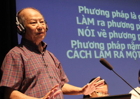 Theo nhà giáo Phạm Toàn: Khi đã nói Tiểu học là bậc của phương pháp học, ta phải định nghĩa được quy trình phương pháp đó vào tai trẻ em là gì? Ảnh Xuân Trung Theo nhà giáo Phạm Toàn: Khi đã nói Tiểu học là bậc của phương pháp học, ta phải định nghĩa được quy trình phương pháp đó vào tai trẻ em là gì? Ảnh Xuân Trung