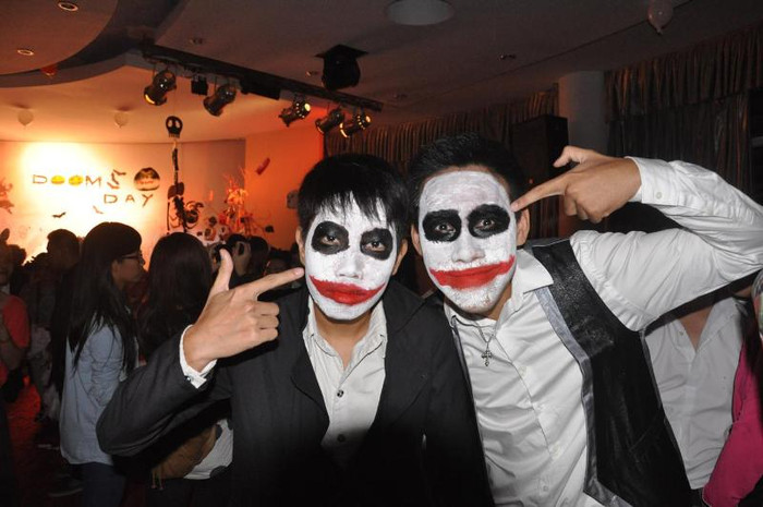 Tranh thủ ghi lại những khoảnh khắc bên nhau. >>Á hậu Việt Đỗ Hoàng Anh - Ngôi sao sáng của ĐH Văn hóa Hà Nội >>Những nữ sinh hot nhất trường Ams và Chu Văn An >>Ai đẹp hơn hotgirl Kim Phượng >>Diệp Hồng Đào - Hotgirl gợi cảm của ĐH Cần Thơ